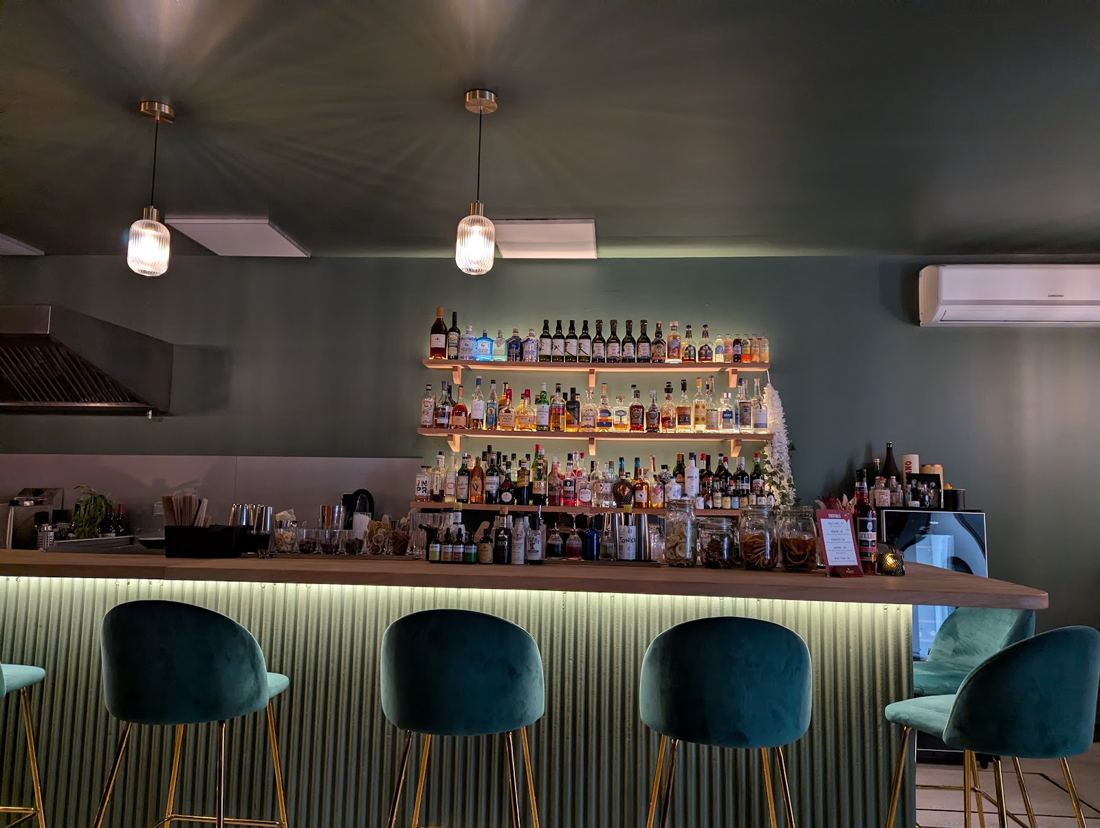 La salle et le comptoir